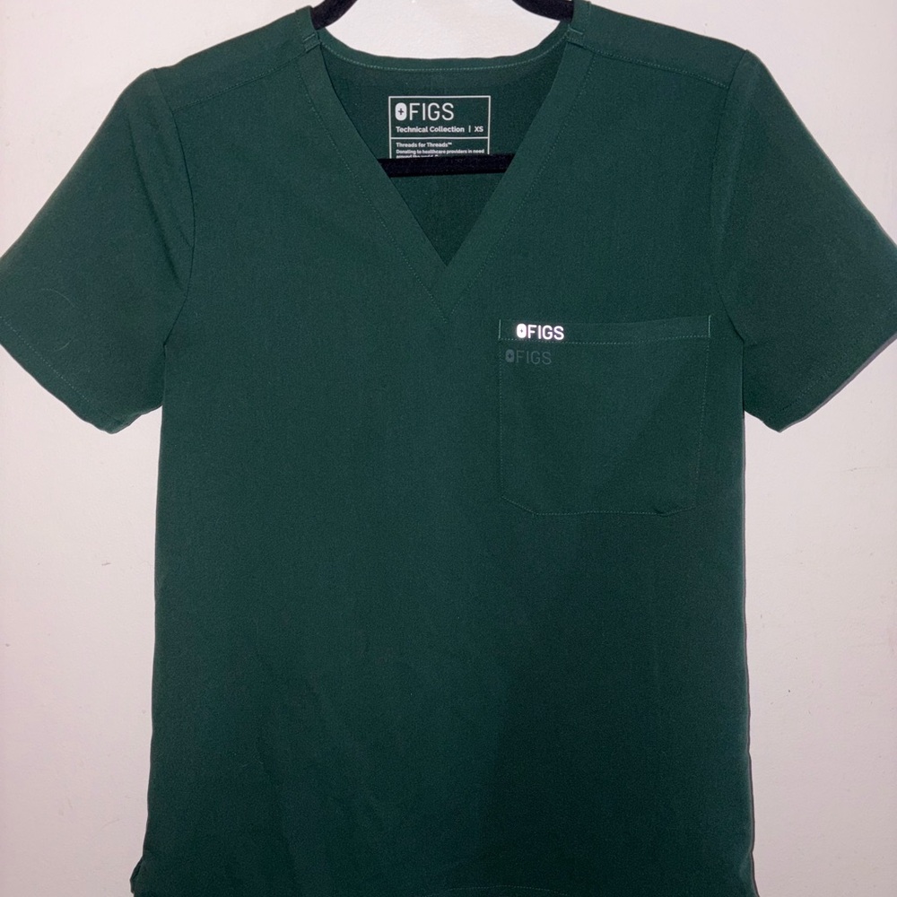 FIGS Women’s V-Neck Scrub Top